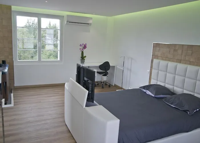 Hotel Moulin Des Tours 2*